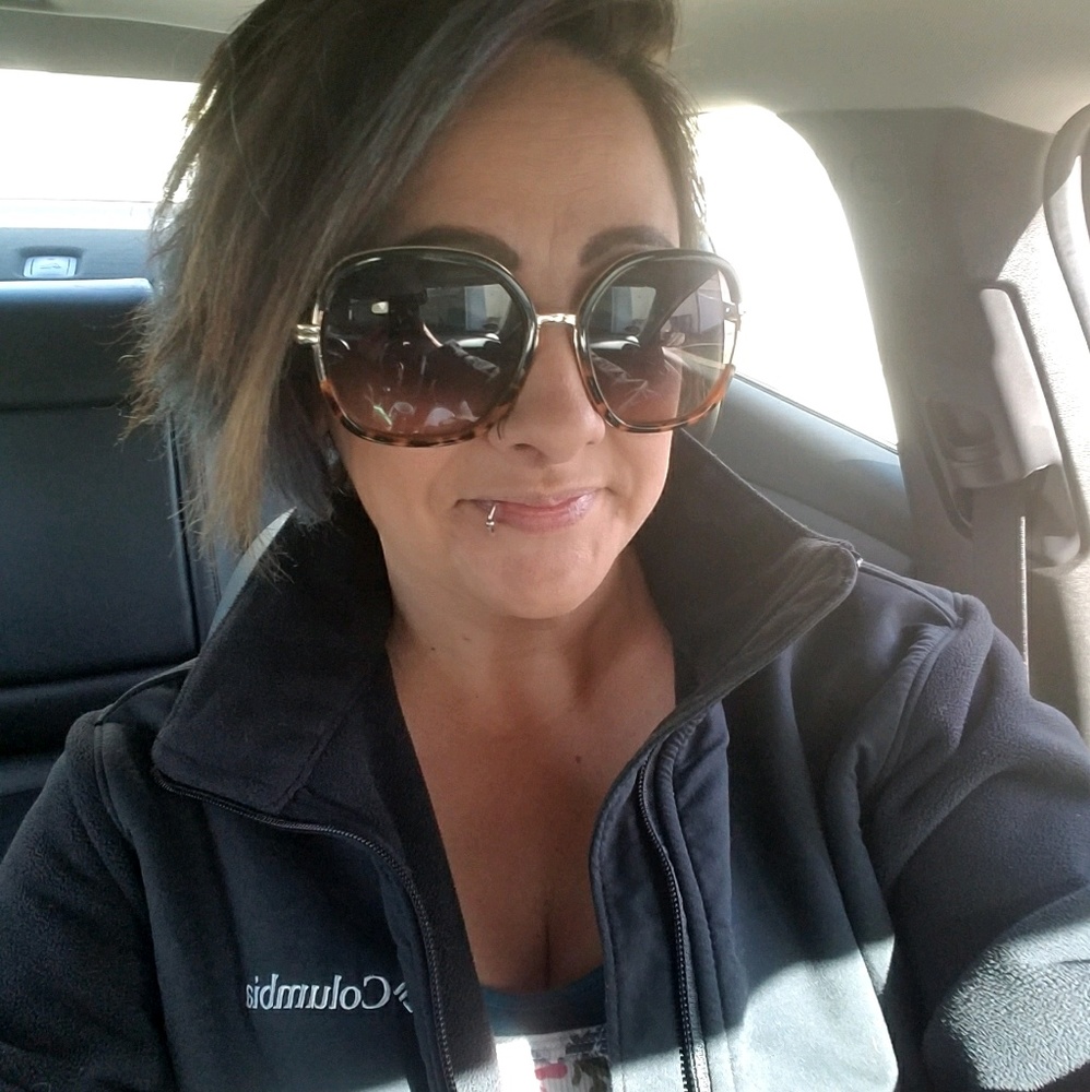 Meet your Posher, April